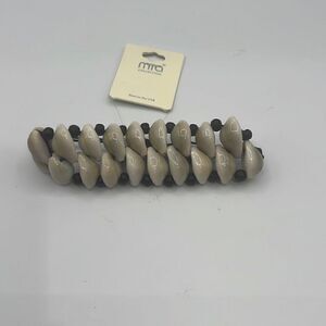 Mia Collection seashell bracelet adjustable pull